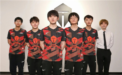 在接受采访 在接受采访