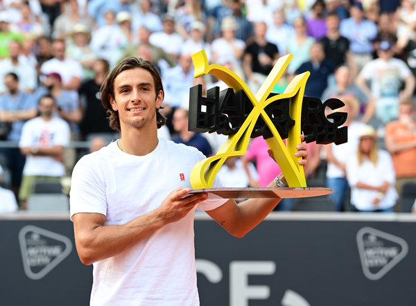 着他将告别 着他将告别