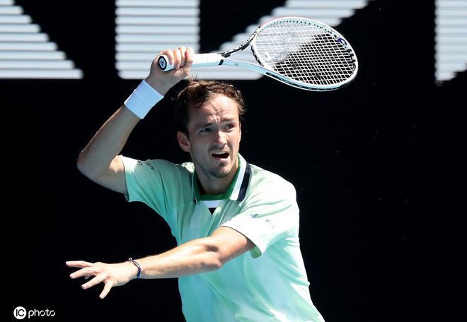 意甲第18轮，博洛尼亚对阵维罗纳，比赛精彩纷呈.