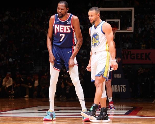 现代篮球的 现代篮球的